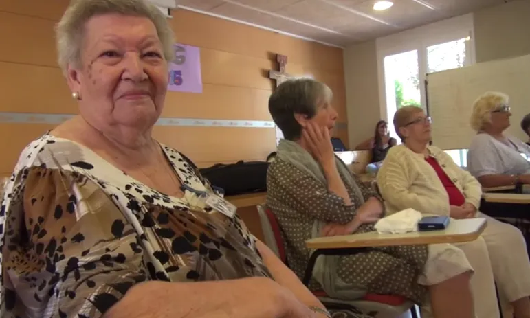 Aquestes estades permeten a les persones grans sortir dels seus domicilis, gaudir d'activitats i establir nous vincles d'amistat. (Font: Amics de la Gent Gran)