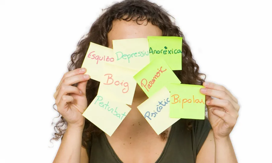 En l'àmbit social encara es cau en la comunicació dels estereotips i els prejudicis (Font: obertament)