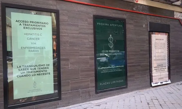 El 'Club Premium del Medicamento' també es va donar a conèixer a través de plafons informatius. Font: Campanya 'No es Sano'