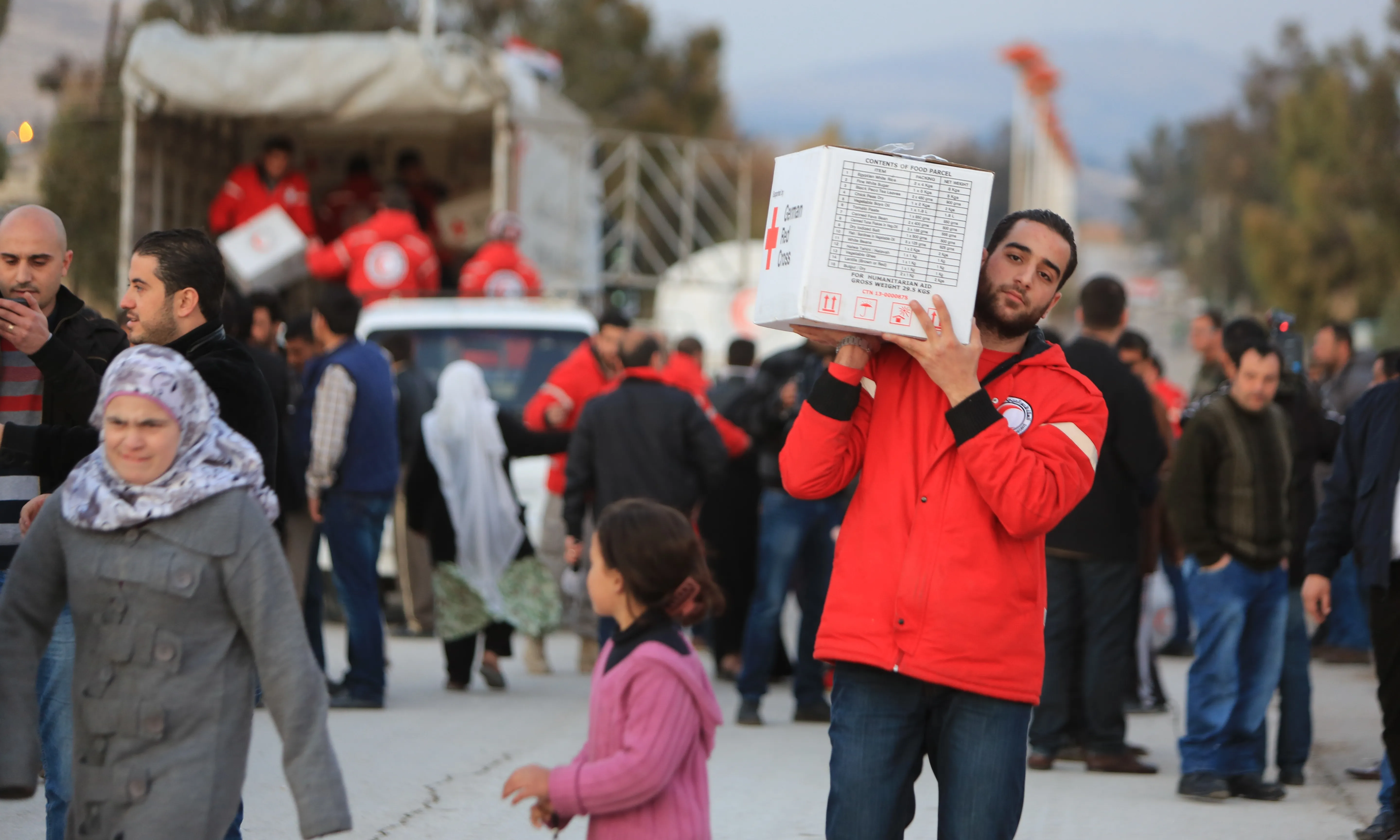 La Creu Roja porta ajuda humanitària a un camp de refugiats. Font: Creu Roja