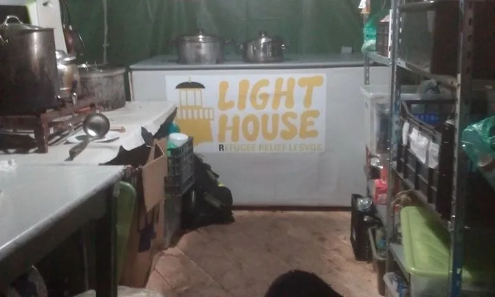 Cuina a Light House, l'espai de Lesbos on va ser l'Olga (Font: OM)