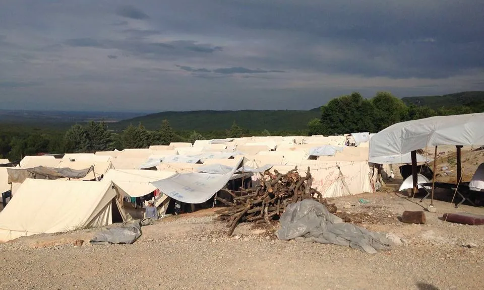 Camp a Petra, on va ser l'Anna i l'equip de DSR fent atenció odontològica bàsica (Font: DSR)