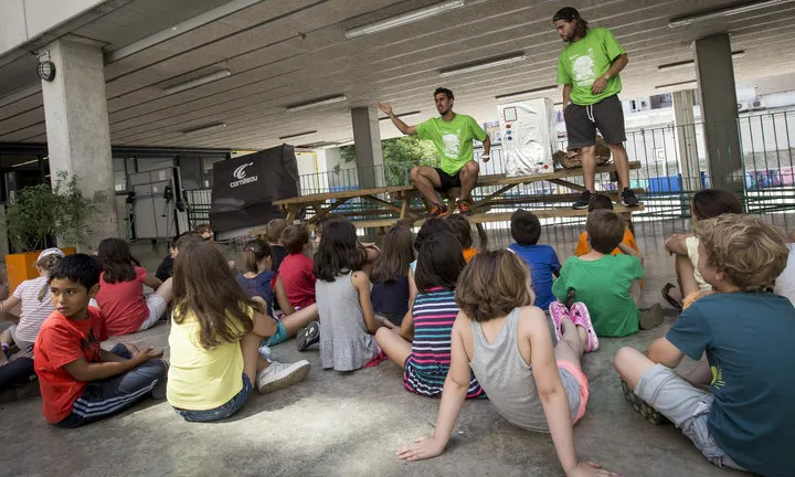 Nens i nenes en un dels casals d'estiu que es fan a Barcelona (Font: elpuntavui.cat)