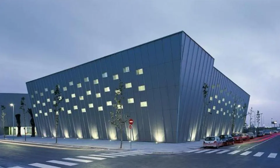 Es tracta d'un edifici exemplar, amb una clara funció educativa en mostrar les seves solucions sostenibiles (imatge: fundesplai)