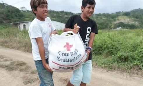Col·laboració de la Creu Roja Equatoriana amb les comunitats locals. Font: Creu Roja