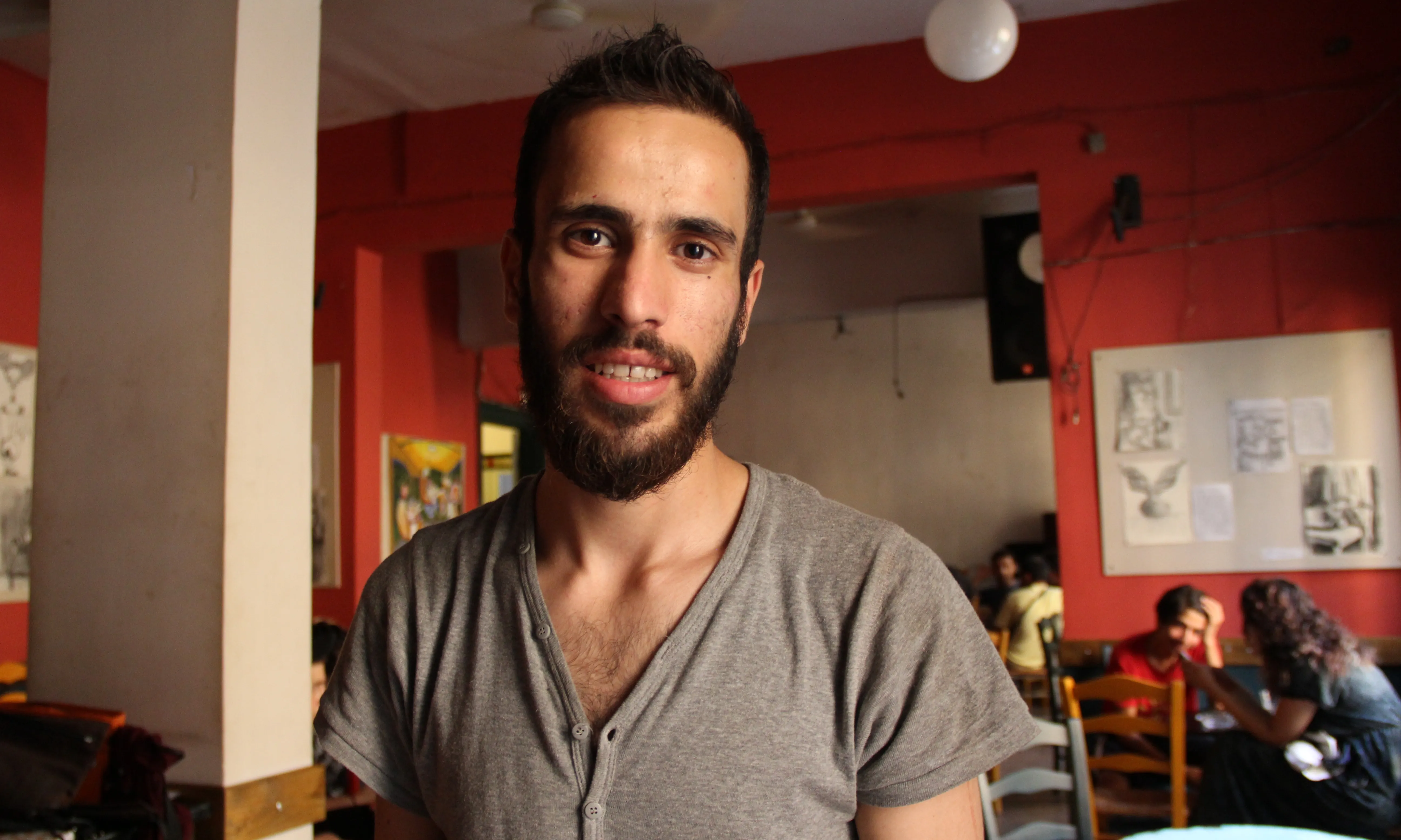 En Jamal Aboerrah elabora barretes energètiques com a projecte d'autoocupació / Foto: Ivet Eroles