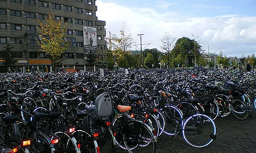 I un "mar" de bicicletes... Font: Jonas MF a Flikr