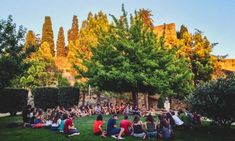 Es tracta d’una celebració que pretén potenciar la participació ciutadana voluntària i afavorir la llibertat d’expressió. (Font: laimaginada.cat)