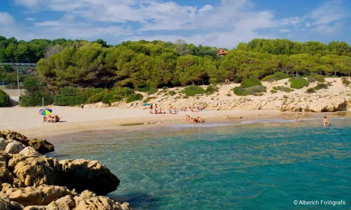 Cala dels Capellans, a Tarragona (imatge: tarragonaturisme.cat)