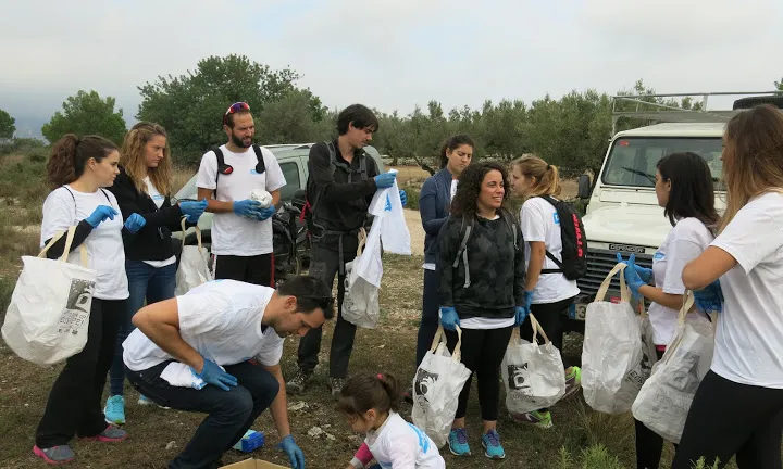 Recollida de residus organitzada per Decathlon i l'entitat ambiental Graëllsia el passat any 2015 (imatge: graëllsia.org)