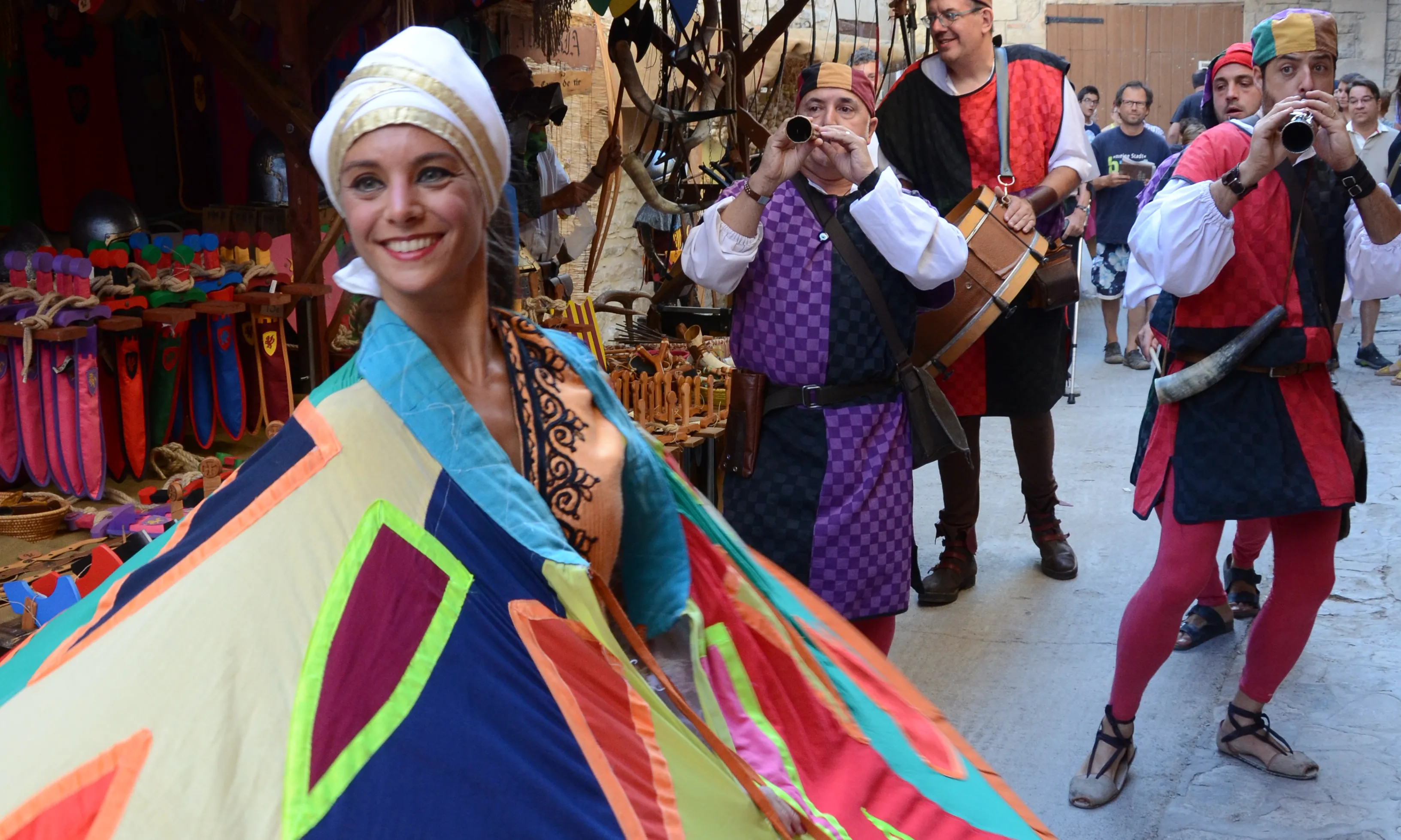 Vestits i música de l'època medieval / Foto: Roger Rosich