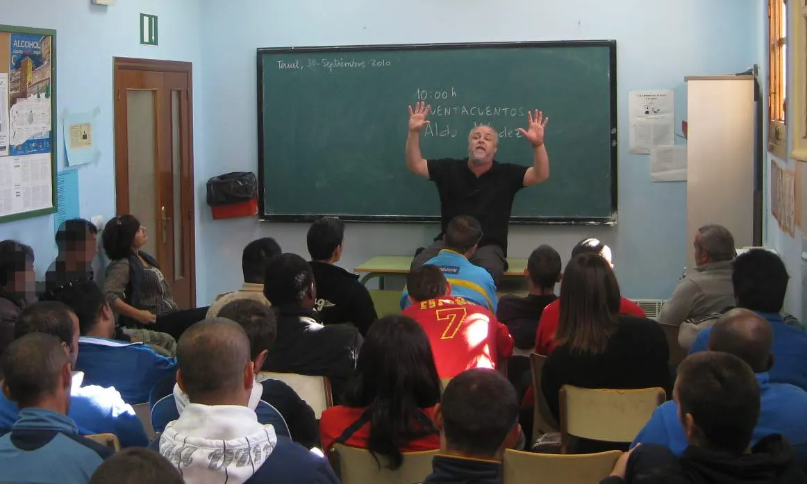 Activitat amb persones preses. Font: educarentrerejas.blogspot.com 