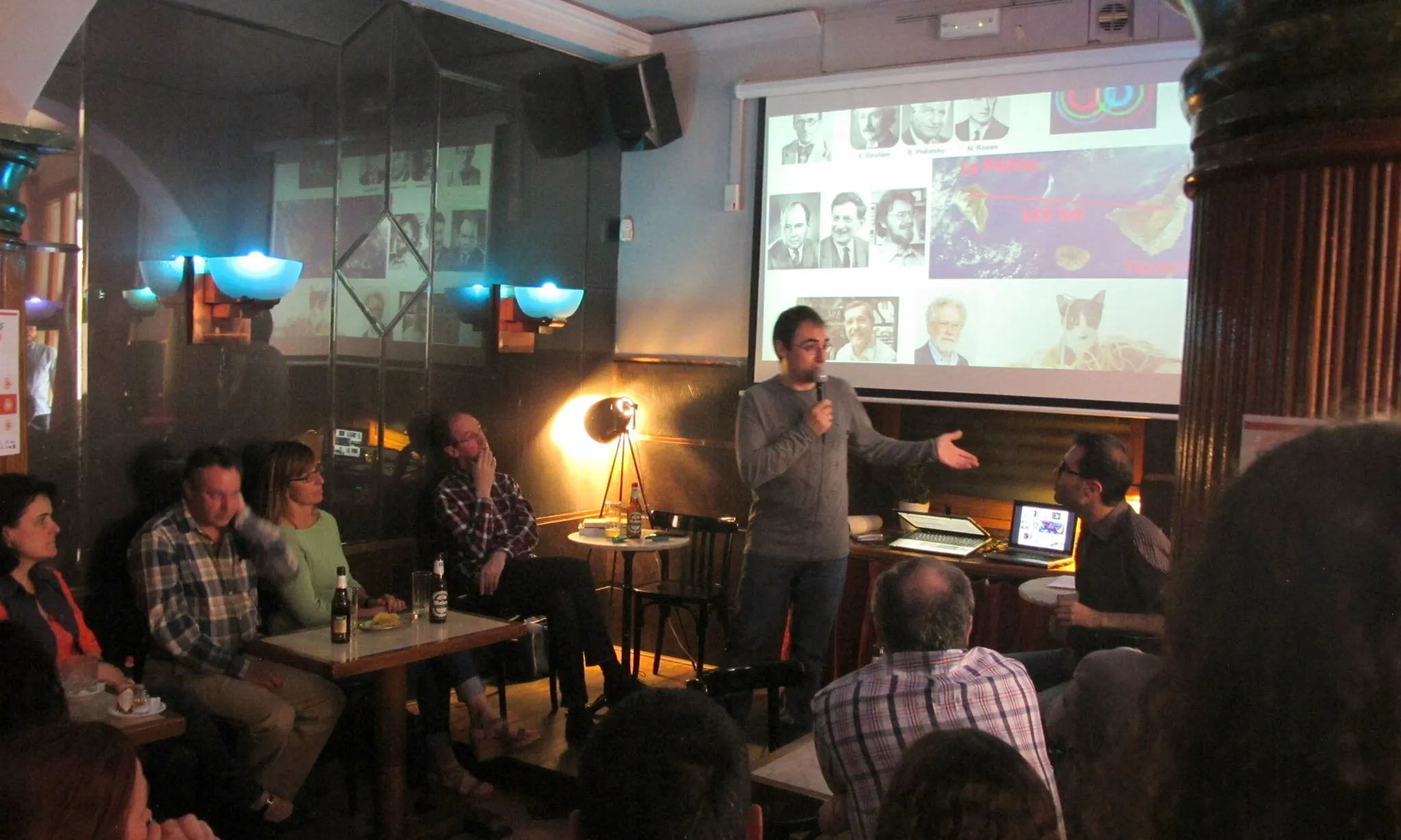 Divulgar ciència prenent una cervesa, és la proposta de les Pint of Science (imatge: Pint of Science)