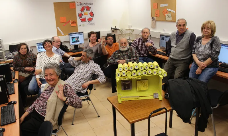 Alguns i algunes de les participants en la Mediateca