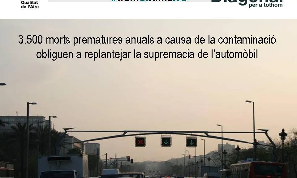 Per millorar la qualitat de l'aire cal actuar sobre el model de mobilitat, ja que els cotxes són els principals causants de les emissions contaminants (imatge: qualitatdelaire.org)
