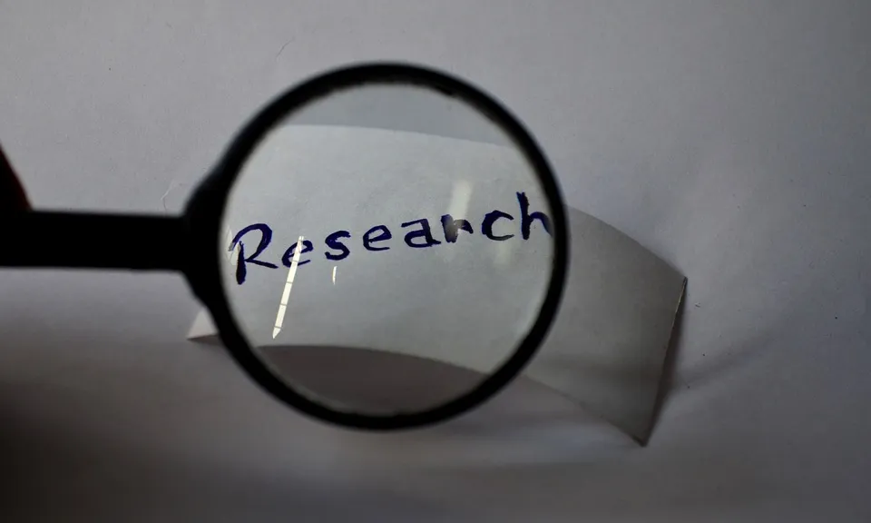 Lupa amb el text "Reseacrh". Font: pixabay.com