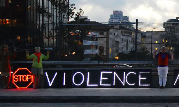 La guia neix en el marc del projecte europeu CARVE de lluita contra la violència de gènere. Font: Projecte CARVE/ Chris West