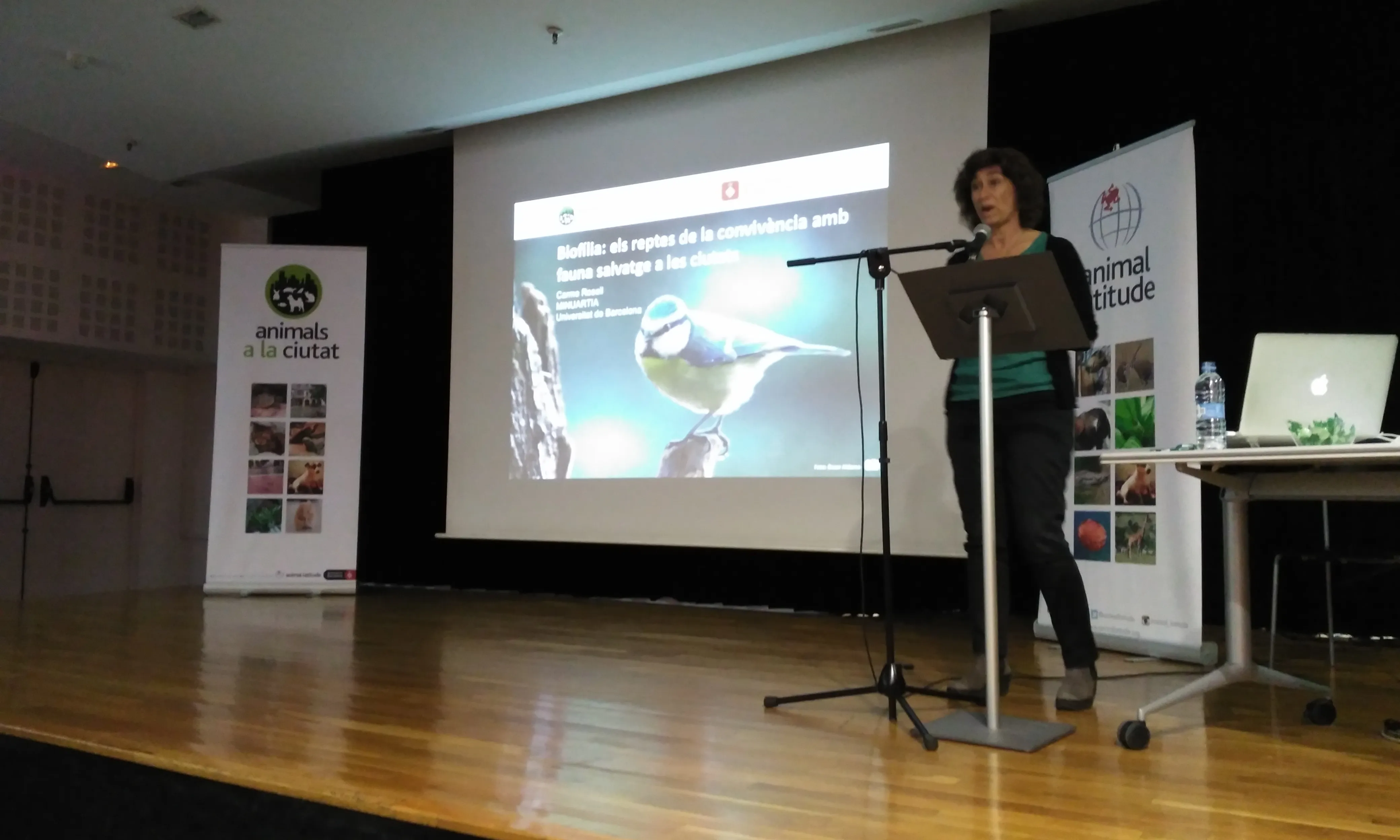 Carme Rosell, directora de Minuartia, fent l'obertura de les Jornades FUB 2016
