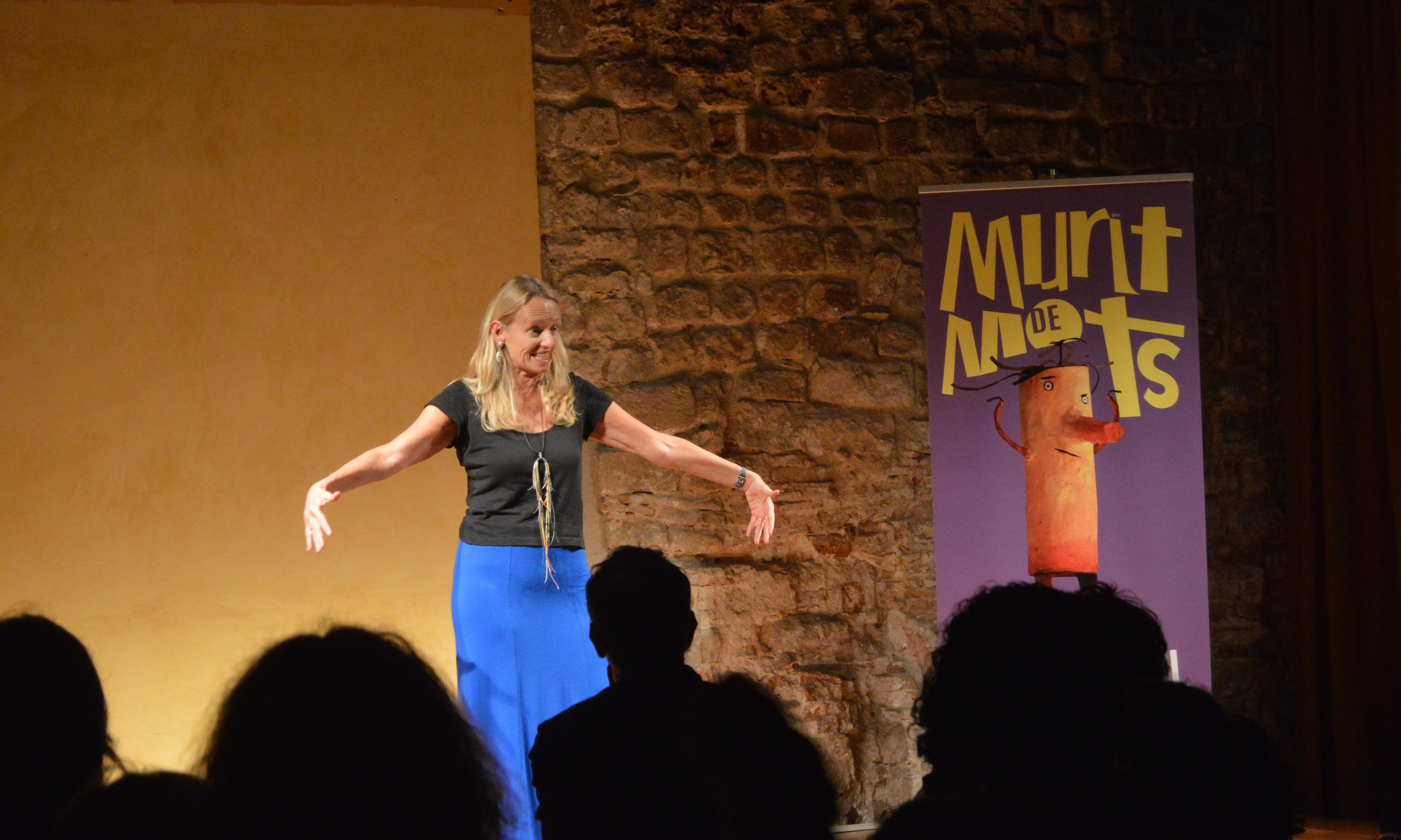 Actuació de contes durant el Festival Munt de Mots 2015