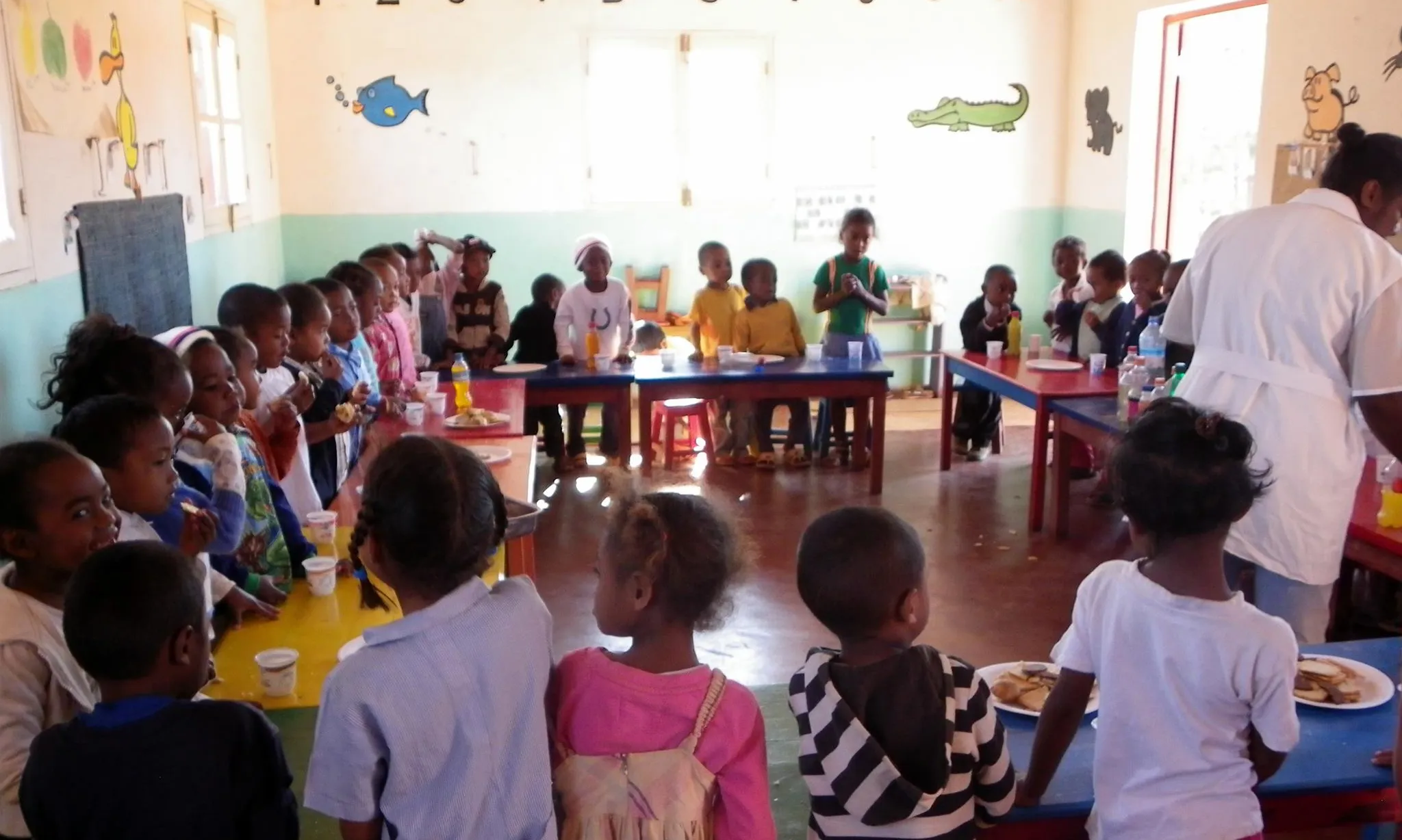 El Centre proporciona educació de qualitat i altres serves d’atenció primària