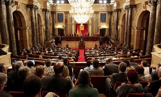 Imatge del dia de l'aprovació de la Llei (Font: vicaccio.vicentitats.cat/)