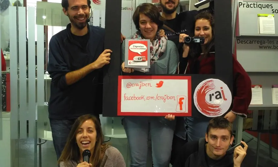 Joves animant a participar al concurs