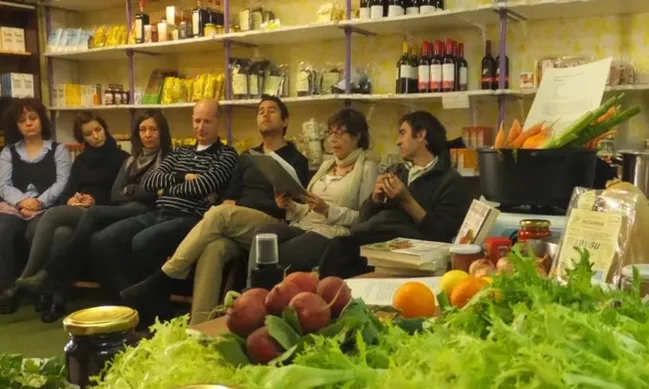Taller a la Cooperativa Cydonia sobre alimentació ecològica. Font: Cydonia