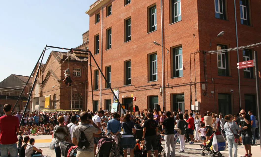 La primera nevera solidària de Barcelona obre a l'Ateneu l'Harmonia (imatge: ateneuharmonia.cat)