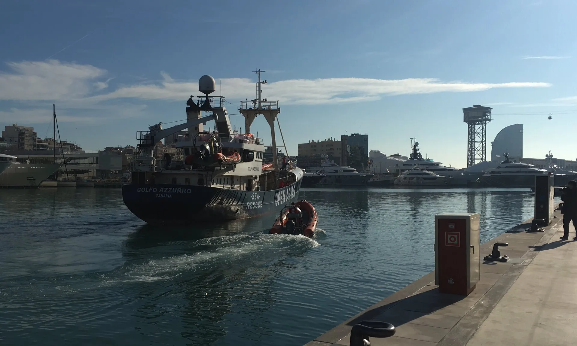 El Golf Azzurro salpant de Barcelona el 24 de desembre. Font: Oriol Canals