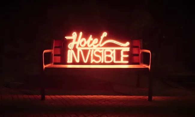 L’Hotel Invisible és una campanya solidària que vol sensibilitzar i recaptar fons per ajudar als col·lectius més vulnerables (Font: fundacioires.org/hotelinvisible)