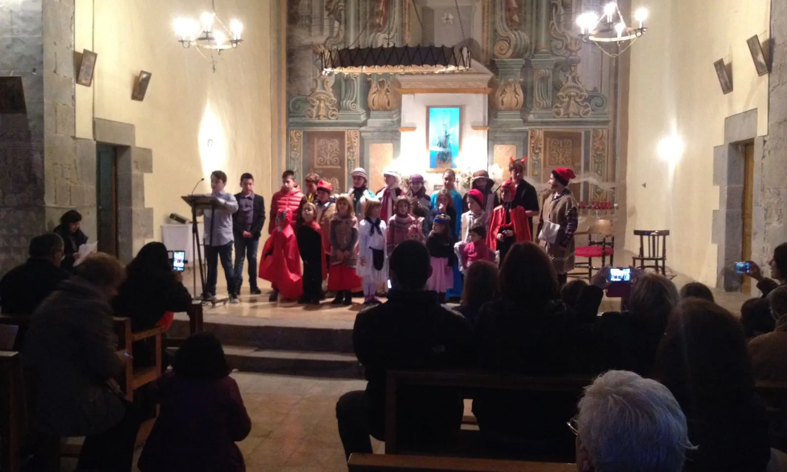 Representació teatral d'Els Pastorets a l'Església de Santa Maria de Meià / Foto: Centre Cultural de Santa Maria de Meià
