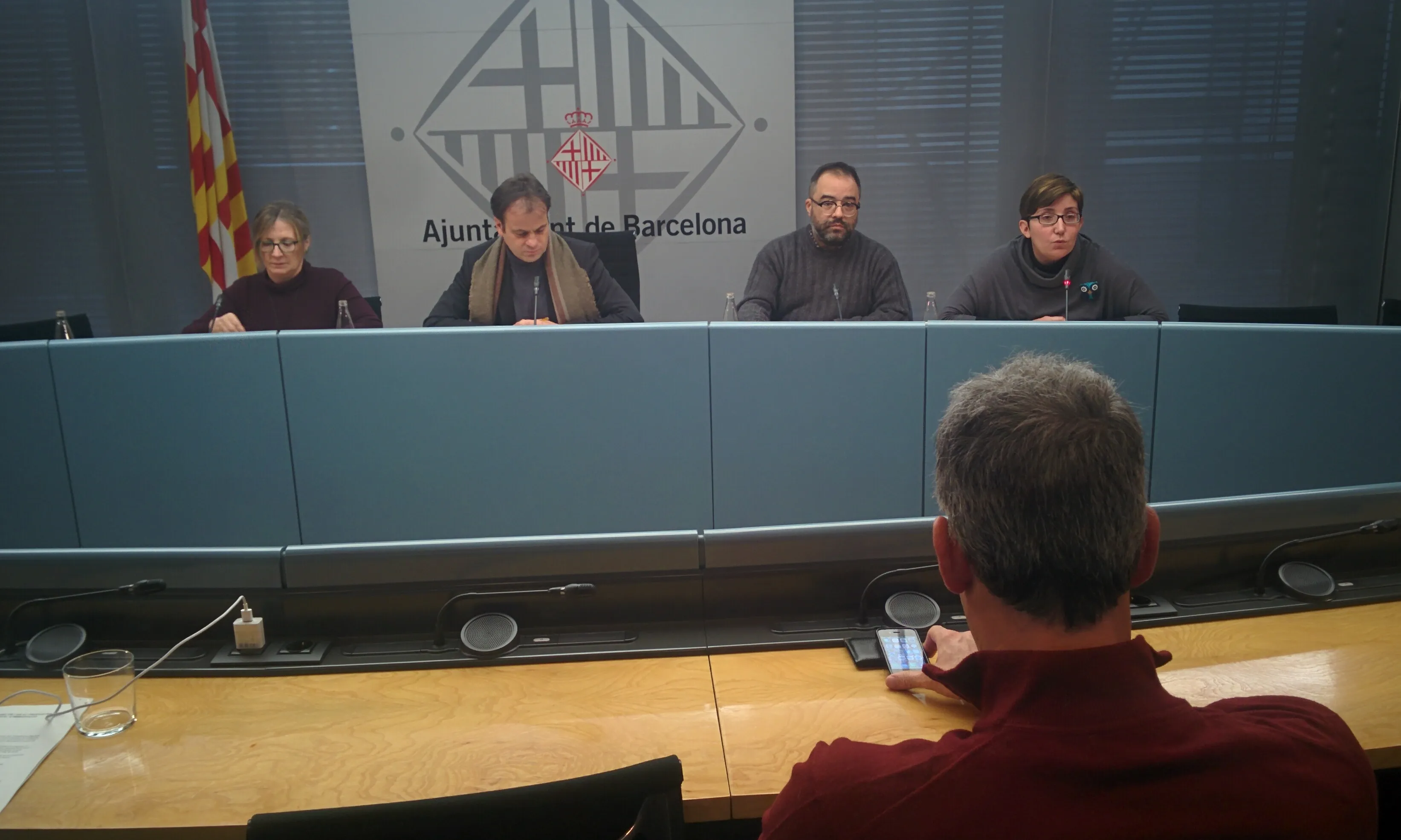L'Ajuntament de Barcelona anuncia la mesura proposada pel Consell Municipal d'Immigració. Font: Càritas