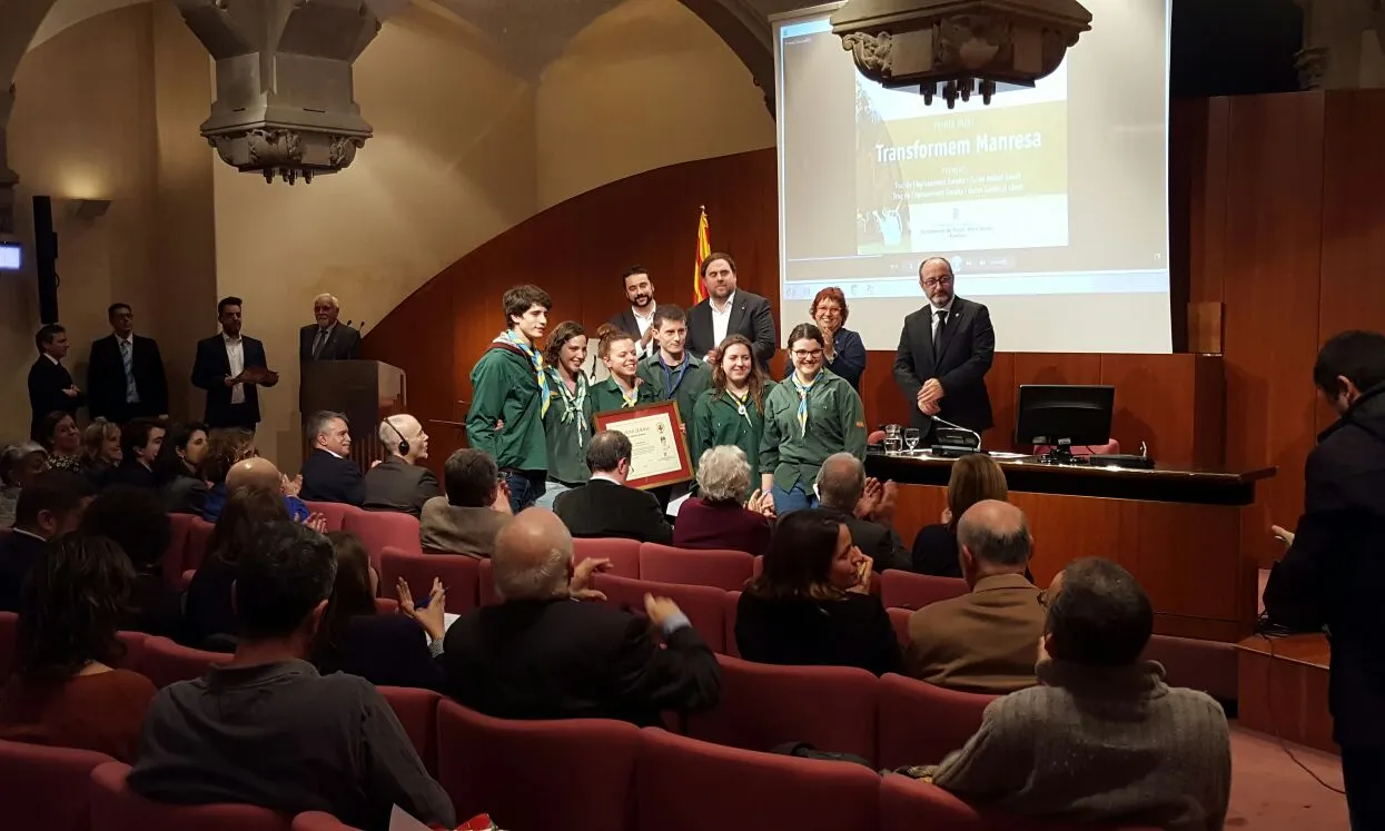 Recollint el guardó /  Foto: Agrupaments Cardenal Lluch i Antoni Gaudí