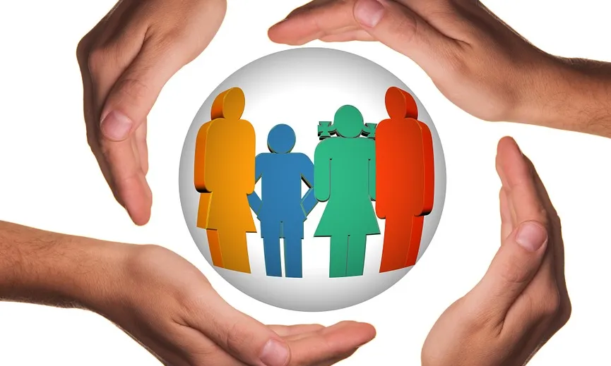 Mans protegint família - Font: Pixabay