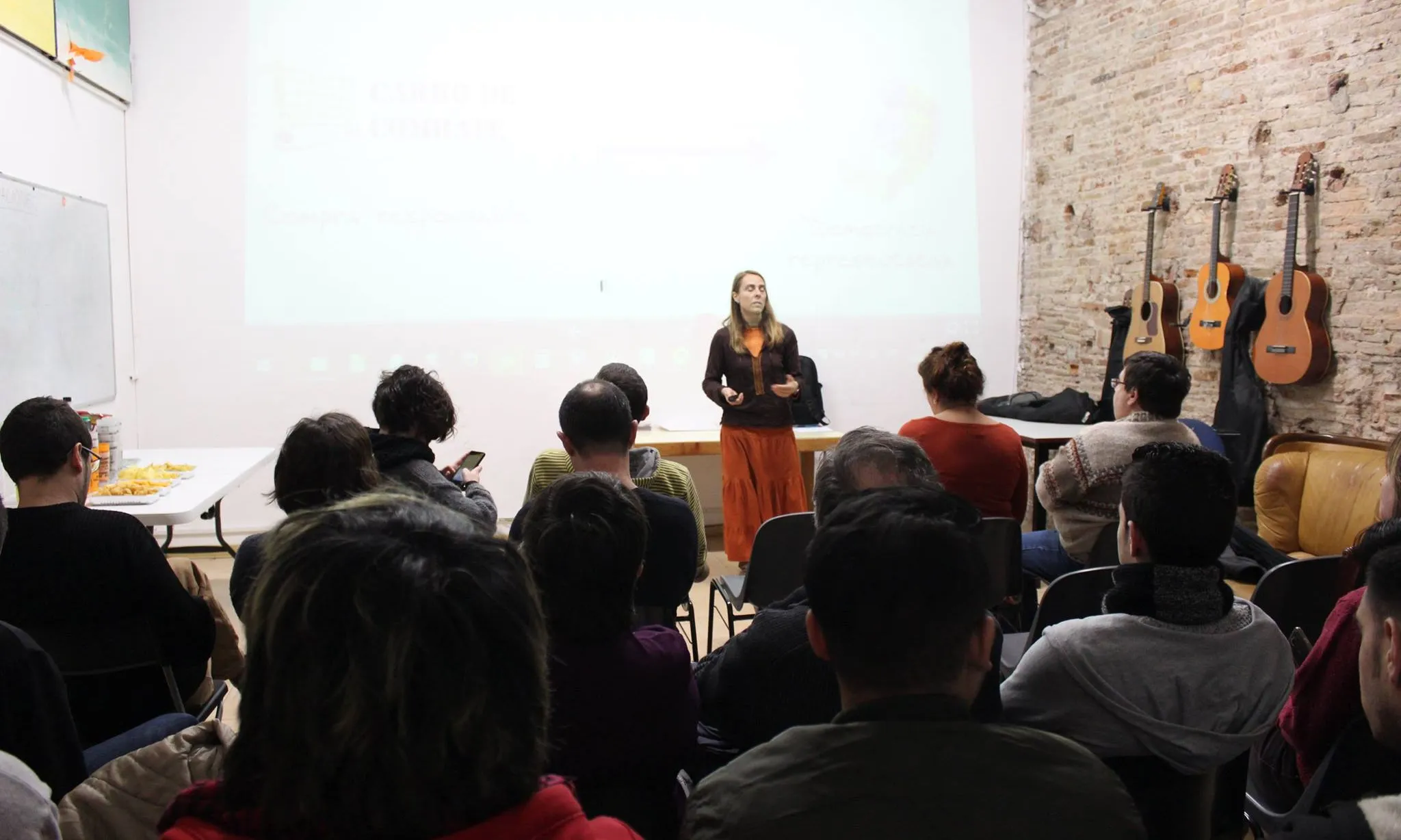 Els veïns i veïnes es van interessar molt pels serveis que ja ofereix la cooperativa sense ànim de lucre.