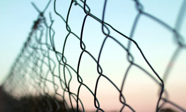 Tanca de filferro. Font: Pexels