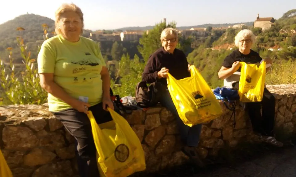 El voluntariat de la CR Montserrat col·labora amb el Parc Natural i amb el Monestir de Montserrat (imatge: CR Montserrat)  