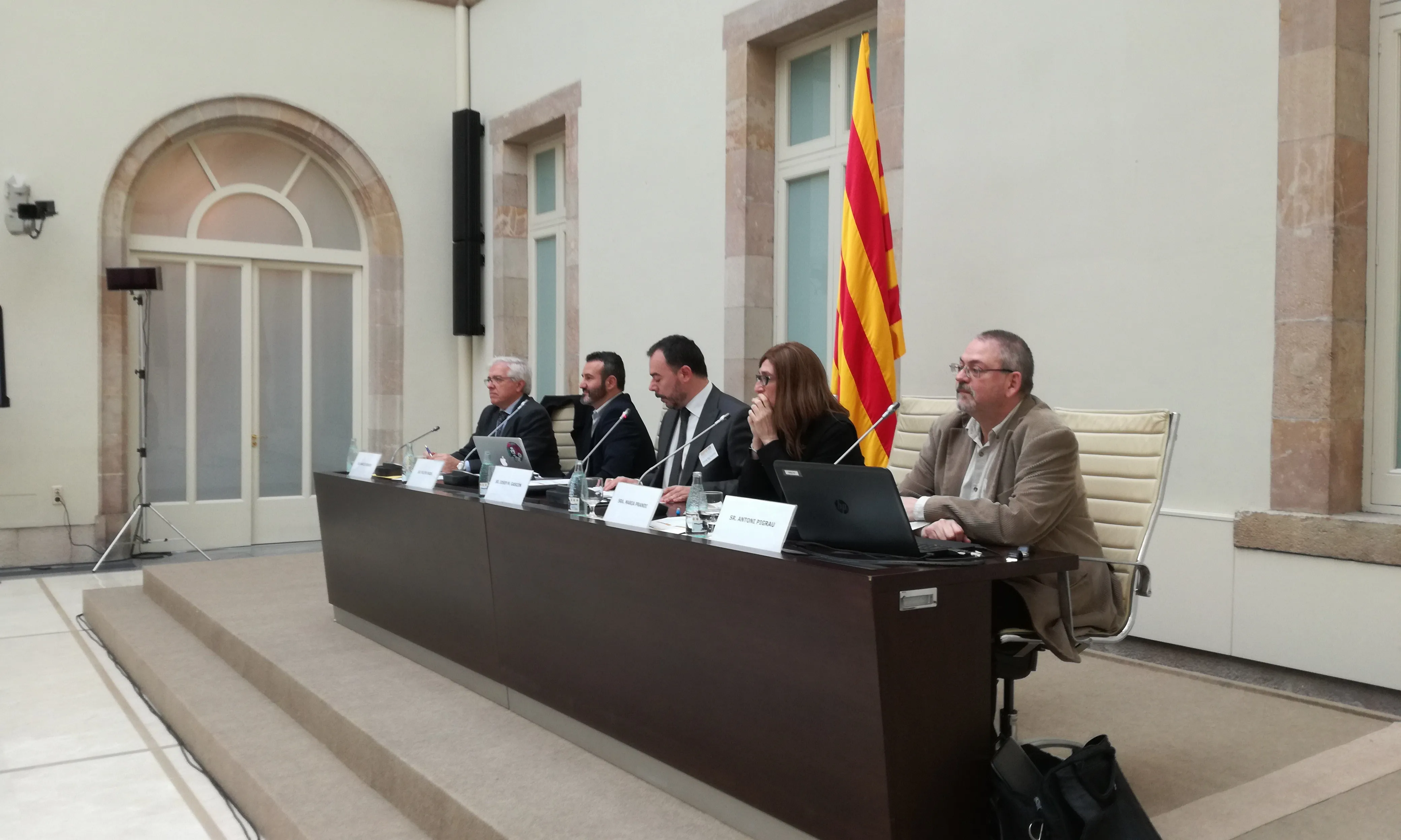 Pigrau, a la dreta, en una taula rodona organitzada per l'ICIP. Font: ICIP