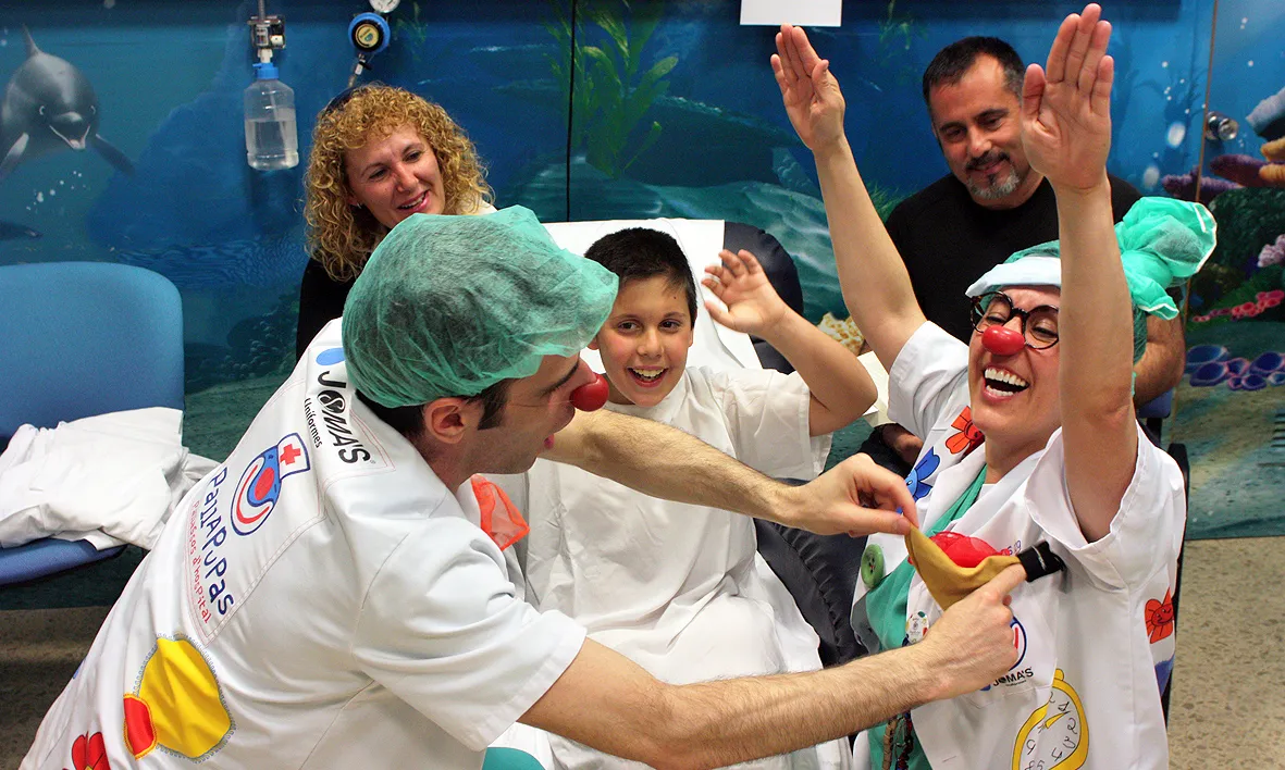 El somriure és la missió dels Pallapupas als hospitals.