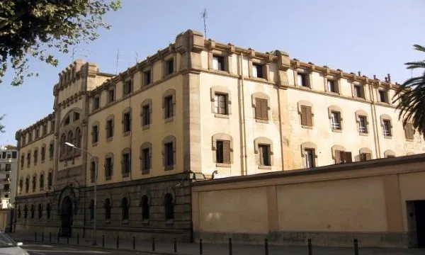 El Centre Penitenciari d'Homes de Barcelona, també conegut com la Model. Font: Wikipedia