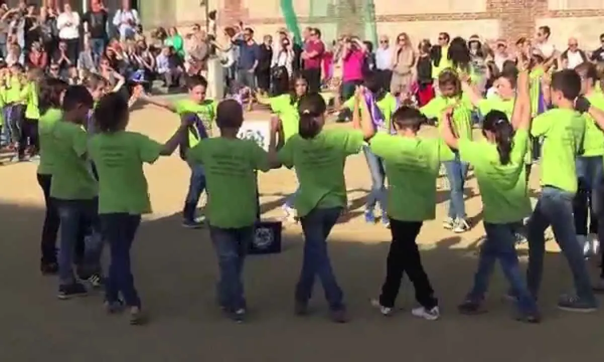 Alumnes de l'escola Balmes de Mataró participant al projecte el 2015