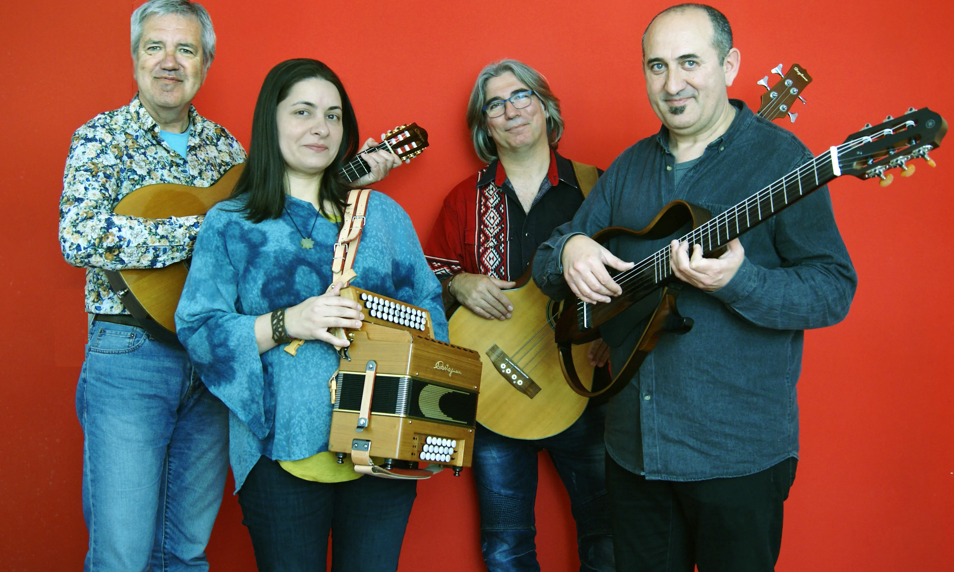 Tren Seeger: Arturo Gaya, Cati Plana (acordió diatònic), Sergi Trenzano (guitarra) i Kike Pellicer (baix acústic) (foto: Tradicionàrius)