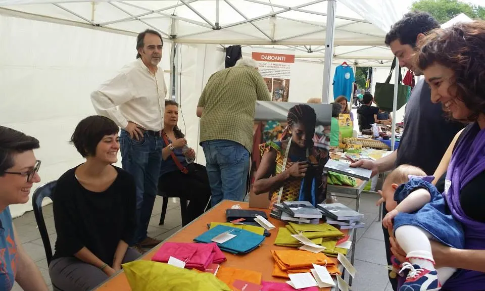Fira organitzada a Barcelona per celebrar el Dia del Comerç Just 2014. Font: Som Comerç Just i Banca Ètica 