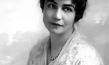 Lois Weber (1879-1939) fou una actriu de cinema mut americana, guionista, productora, i directora, qui és considerada "la directora dona més important de la indústria del cinema americà".