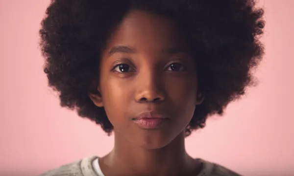 Fotograma del vídeo #GirlsCount. Font: Canal de Youtube de ONE