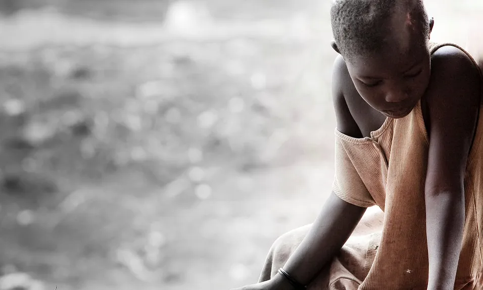 Nena africana, trista i aïllada. Font: Pixabay
