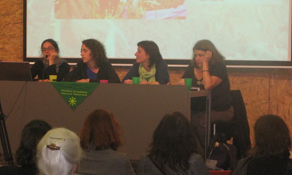 Taula rodona de les XI Jornades de Consum Crític que es van celebrar el 2013. Font: Xarxa de Consum Solidari