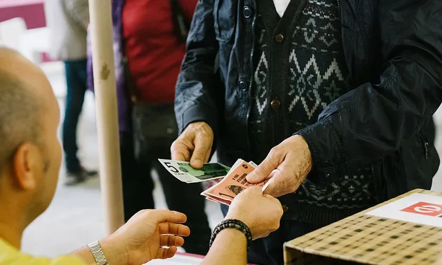 Intercanviant moneda social a la FESC