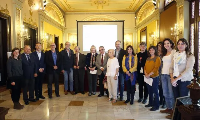 Foto de grup al lliurament del Vè Premi Candi Villafañe. Font: Plana web d'ABD
