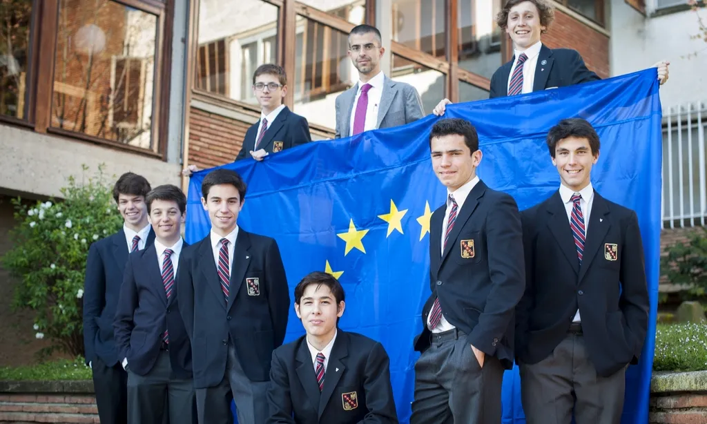 ’equip d’alumnes de 4t d’ESO que s’ha presentat al concurs Euroscola 